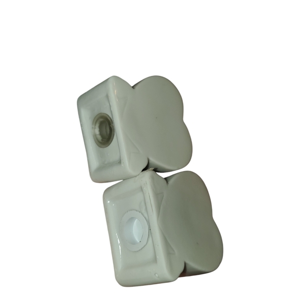 Vintage heart shaped salt and pepper shakers - Picture 3 of 3